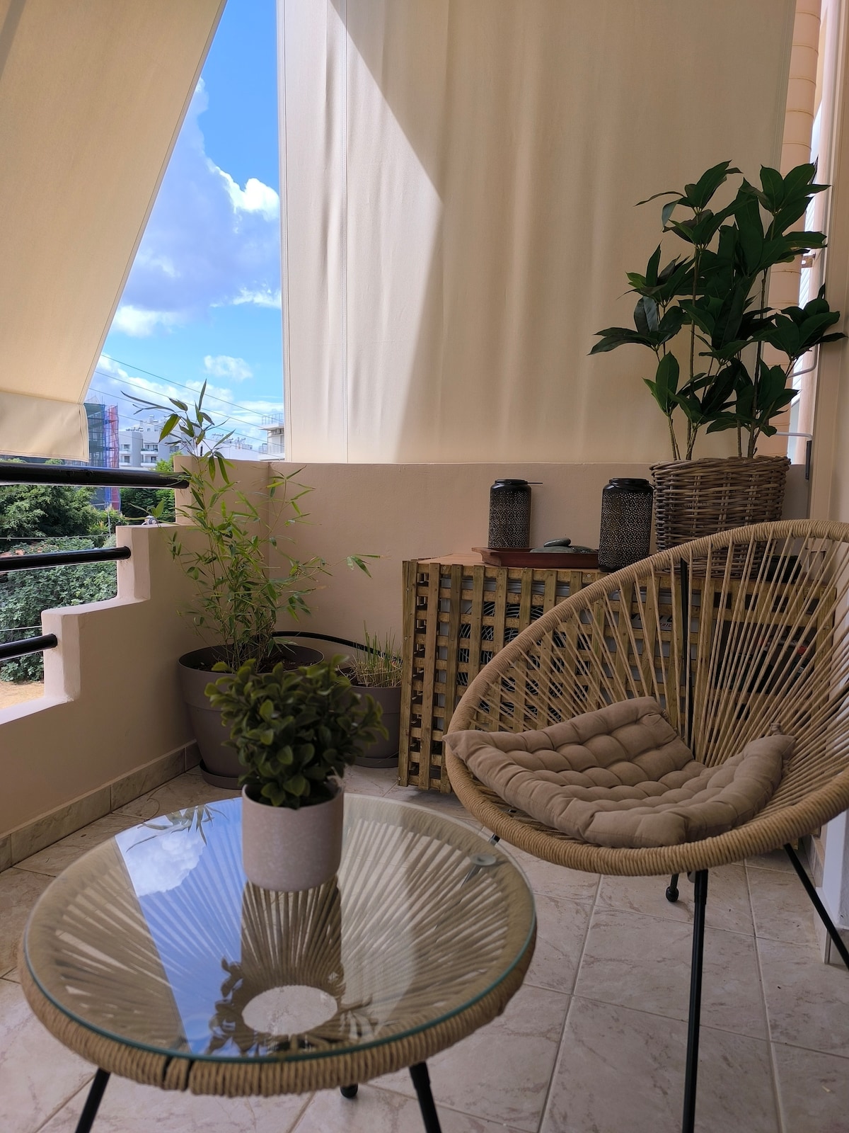 Balkon mit Sitzgelegenheit